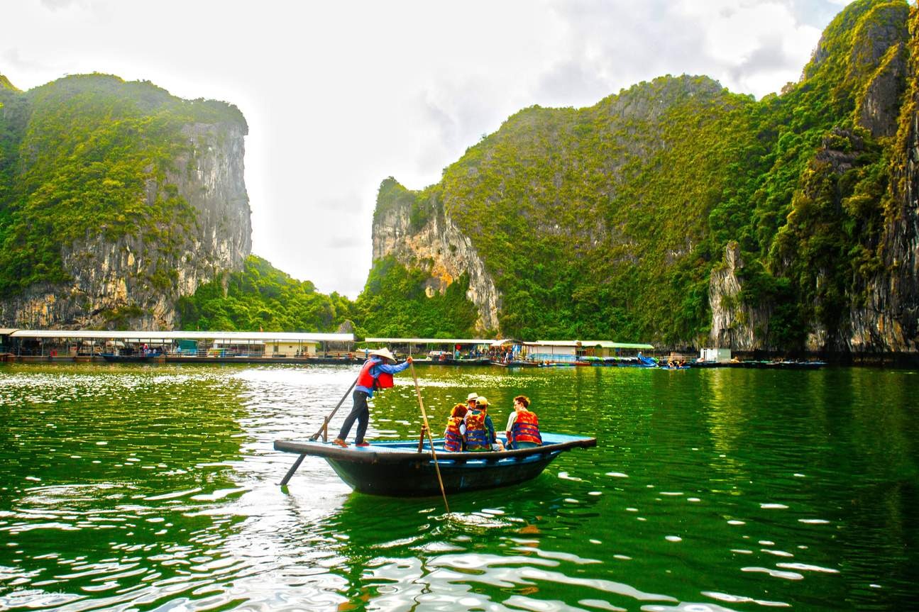 Best Cruise Experiences for First-Time Visitors to Vietnam | Scarlet Pearl Cruise Halong